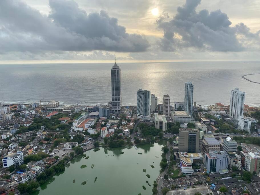 Altair Colombo - View, Location, Ultra Luxury! Apartment Luaran gambar
